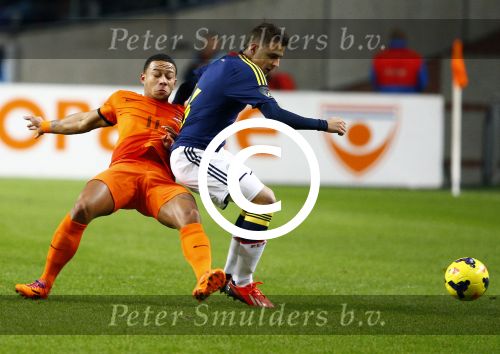 Amsterdam, 19 November 2013
Oefeninterland Nederland-Colombia, eindstand 0-0
Memphis Depay in duel met zijn ploeggenoot van PSV, Santiago Arias
Foto Peter Smulders BV
