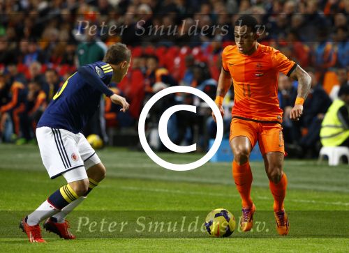 Amsterdam, 19 November 2013
Oefeninterland Nederland-Colombia, eindstand 0-0
Memphis Depay in duel met zijn ploeggenoot van PSV, Santiago Arias
Foto Peter Smulders BV