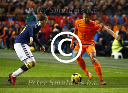 Amsterdam, 19 November 2013
Oefeninterland Nederland-Colombia, eindstand 0-0
Memphis Depay in duel met zijn ploeggenoot van PSV, Santiago Arias
Foto Peter Smulders BV