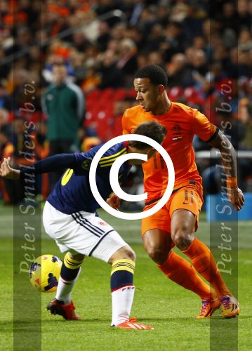 Amsterdam, 19 November 2013
Oefeninterland Nederland-Colombia, eindstand 0-0
Memphis Depay in duel met zijn ploeggenoot van PSV, Santiago Arias
Foto Peter Smulders BV