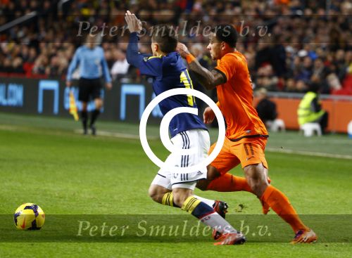 Amsterdam, 19 November 2013
Oefeninterland Nederland-Colombia, eindstand 0-0
Memphis Depay in duel met zijn ploeggenoot van PSV, Santiago Arias
Foto Peter Smulders BV