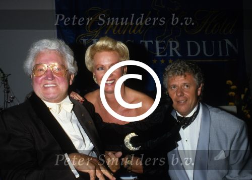 12 December 1988 Ria Valk met Johnny Jordaan en Hans Wennekes