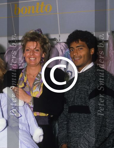 24 Oktober 1989
Romario samen met Henriette Peels van Bonito voor het uitzoeken van een babykamer
Foto Peter Smulders BV