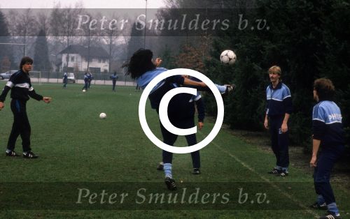 Eindhoven, 2 Augustus 1985 
Eerste Training van Ruud Gullit bij PSV met o.a. Frank Arnesen, Jurry Koolhof, Michel Valke en assistent trainer Willy v d Kuijlen
Foto Peter Smulders BV