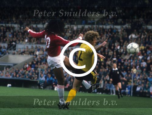 Eindhoven, 16 Mei 1987
Kompetitiewedstrijd PSV-Roda JC, eindstand 3-0
Op de foto Ruud Gullit en Ernie Brandts
Foto Peter Smulders BV