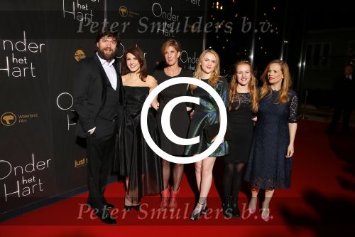 Amsterdam 12 januari 2015
Premiere onder het hart in het Anne theater.
cast vlnr Koen de Graeve Kim v Kooten Nicole v Kilsdonk Hanna Obbeek Lizzy v Vleutenen Lies Visschedijk