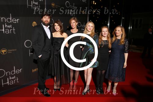 Amsterdam 12 januari 2015
Premiere onder het hart in het Anne theater.
cast vlnr Koen de Graeve Kim v Kooten Nicole v Kilsdonk Hanna Obbeek Lizzy v Vleutenen Lies Visschedijk
