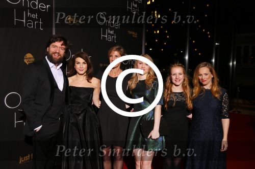 Amsterdam 12 januari 2015
Premiere onder het hart in het Anne theater.
cast vlnr Koen de Graeve Kim v Kooten Nicole v Kilsdonk Hanna Obbeek Lizzy v Vleutenen Lies Visschedijk