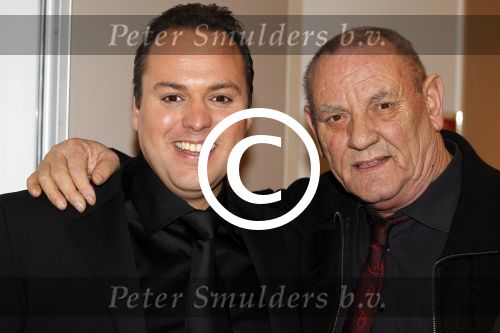 Amsterdam 2 november 2010
Rene Froger viert zijn 50e verjaardag met collega artiesten en vrienden in Carre.
oa Karin Bloemen Danny de Munk Ruth Jacoth Wesley Jeroen v d Boom Grant en Forsyth Thomas Berge Frans Bauer Linda de Mol Peter paul Muller Glennis GraceCarel Kraaijenhof en zoon Danny treden op. Caroline Tensen en Ron Brandsteder presenteren de avond. Frans Bauer met zijn vader
Peter Smulders bv