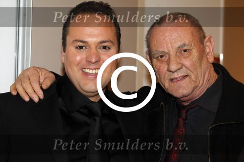 Amsterdam 2 november 2010
Rene Froger viert zijn 50e verjaardag met collega artiesten en vrienden in Carre.
oa Karin Bloemen Danny de Munk Ruth Jacoth Wesley Jeroen v d Boom Grant en Forsyth Thomas Berge Frans Bauer Linda de Mol Peter paul Muller Glennis GraceCarel Kraaijenhof en zoon Danny treden op. Caroline Tensen en Ron Brandsteder presenteren de avond. Frans Bauer met zijn vader
Peter Smulders bv