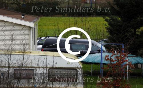 Fijnaart 10 januari 2015Begrafenis van de vader van Frans en Dorus Bauer; Chris in de kerk in Fijnaart.De moeder van Frans en Mariska en de kinderen zijn natuurlijk aanwezig.Voor de begrafenis rijden ze met de rouwstoet voorbij de woonwagen van Chris