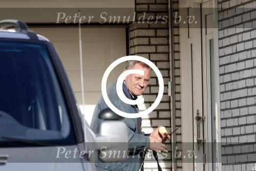 Fijnaart 10 maart 2007
Mariska Bauer met Christiaan en Frans jr en de vader van Frans bij het huis.
Peter Smulders bv