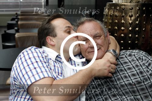 Amsterdam 12 juni 2009
Papa van het jaar verkiezing met Frans Bauer en Koertjan de Bruin met zijn vriendin Charlotte en dochter. Frans met zijn vader
Peter Smulders bv