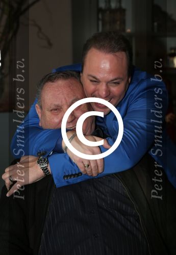 Fijnaart, 21 April 2013
Eerste Heilige Communie Frans Bauer Jr.
Chris Bauer enzoon Frans Bauer
Foto Peter Smulders