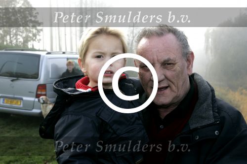 Fijnaart 25 november 2004
Frans Bauer en familie opnames met Sinterklaas en Kamelen.   Jan met vader Frans Bauer
Peter Smulders bv