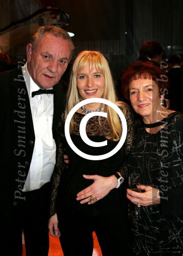 Amsterdam 21 oktober 2004
Uitreiking van de televizierring in HMH.
Mariska Bauer met ouders van Frans Bauer