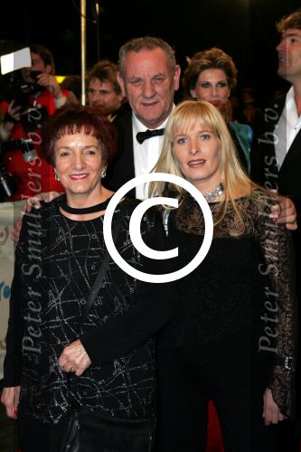 Amsterdam 21 oktober 2004
Uitreiking van de televizierring in HMH.
Mariska Bauer zwanger met ouders Frans