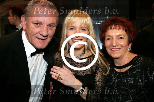 Amsterdam 21 oktober 2004
Uitreiking van de televizierring in HMH.
Mariska Bauer met ouders van Frans Bauer