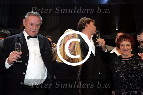 Amsterdam 21 oktober 2004
Uitreiking van de televizierring in HMH.
Mariska Bauer met ouders van Frans Bauer en Reinout Oerlemans