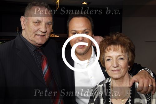 Utrecht 30 maart 2011
Presentatie nieuwe cd van Frans Bauer. Zijn vader en moeder en Mariska met zoon Christiaan zijn aanwezig.
Peter Smulders bv