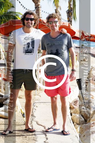 Curacao 2 januari 2015
Ewout Genemans met zijn broer Bauke bij beach club Karakter op Coral Estate.