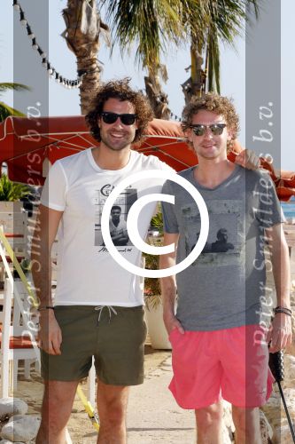 Curacao 2 januari 2015
Ewout Genemans met zijn broer Bauke bij beach club Karakter op Coral Estate.