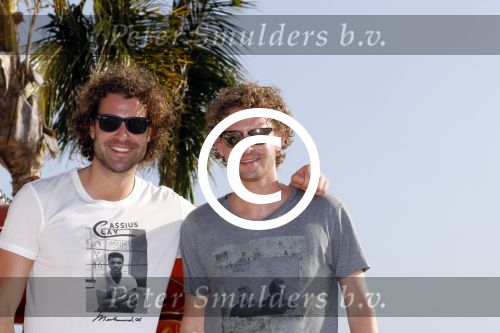 Curacao 2 januari 2015
Ewout Genemans met zijn broer Bauke bij beach club Karakter op Coral Estate.