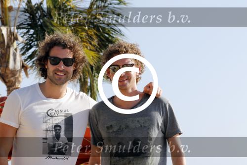 Curacao 2 januari 2015
Ewout Genemans met zijn broer Bauke bij beach club Karakter op Coral Estate.