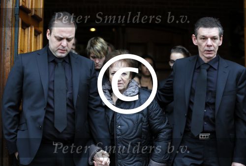 Fijnaart 10 januari 2015                                                                                                     Begrafenis van de vader van Frans en Dorus Bauer; Chris in de kerk in Fijnaart.De moeder van Frans en Mariska en de kinderen zijn natuurlijk aanwezig.