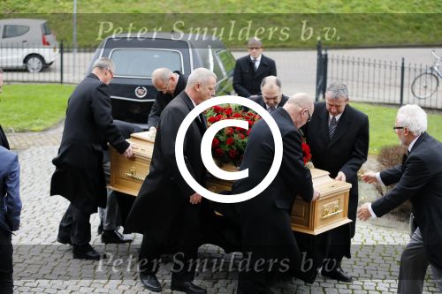 Fijnaart 10 januari 2015                                                                                                     Begrafenis van de vader van Frans en Dorus Bauer; Chris in de kerk in Fijnaart.De moeder van Frans en Mariska en de kinderen zijn natuurlijk aanwezig.