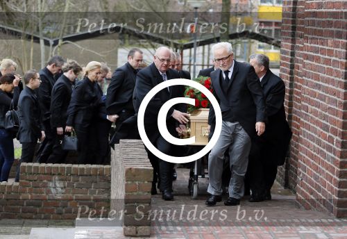 Fijnaart 10 januari 2015                                                                                                     Begrafenis van de vader van Frans en Dorus Bauer; Chris in de kerk in Fijnaart.De moeder van Frans en Mariska en de kinderen zijn natuurlijk aanwezig.