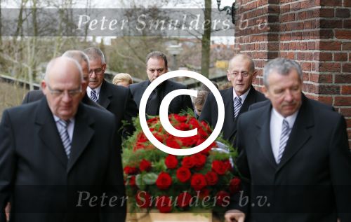 Fijnaart 10 januari 2015                                                                                                     Begrafenis van de vader van Frans en Dorus Bauer; Chris in de kerk in Fijnaart.De moeder van Frans en Mariska en de kinderen zijn natuurlijk aanwezig.