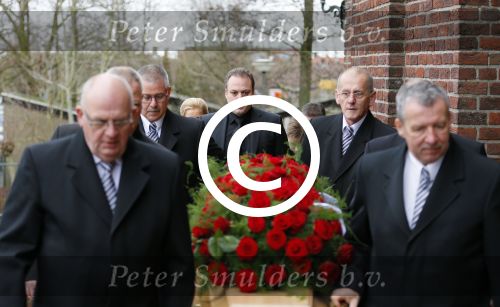 Fijnaart 10 januari 2015                                                                                                     Begrafenis van de vader van Frans en Dorus Bauer; Chris in de kerk in Fijnaart.De moeder van Frans en Mariska en de kinderen zijn natuurlijk aanwezig.