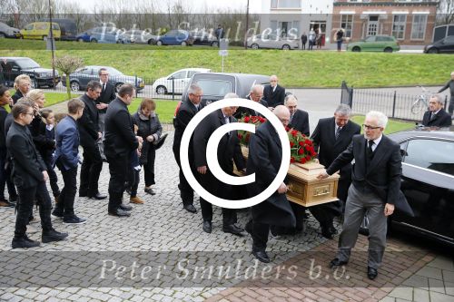 Fijnaart 10 januari 2015                                                                                                     Begrafenis van de vader van Frans en Dorus Bauer; Chris in de kerk in Fijnaart.De moeder van Frans en Mariska en de kinderen zijn natuurlijk aanwezig.