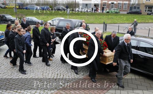 Fijnaart 10 januari 2015                                                                                                     Begrafenis van de vader van Frans en Dorus Bauer; Chris in de kerk in Fijnaart.De moeder van Frans en Mariska en de kinderen zijn natuurlijk aanwezig.
