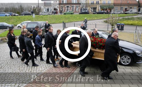 Fijnaart 10 januari 2015                                                                                                     Begrafenis van de vader van Frans en Dorus Bauer; Chris in de kerk in Fijnaart.De moeder van Frans en Mariska en de kinderen zijn natuurlijk aanwezig.