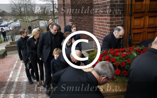 Fijnaart 10 januari 2015                                                                                                     Begrafenis van de vader van Frans en Dorus Bauer; Chris in de kerk in Fijnaart.De moeder van Frans en Mariska en de kinderen zijn natuurlijk aanwezig.