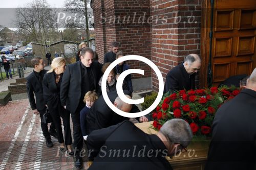 Fijnaart 10 januari 2015                                                                                                     Begrafenis van de vader van Frans en Dorus Bauer; Chris in de kerk in Fijnaart.De moeder van Frans en Mariska en de kinderen zijn natuurlijk aanwezig.