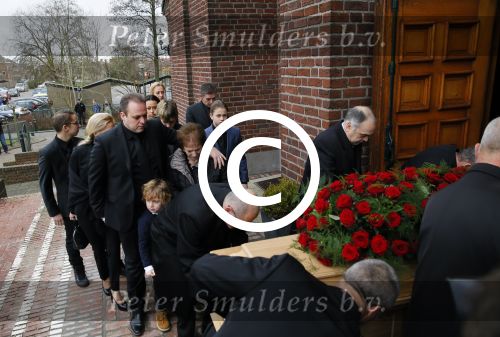 Fijnaart 10 januari 2015                                                                                                     Begrafenis van de vader van Frans en Dorus Bauer; Chris in de kerk in Fijnaart.De moeder van Frans en Mariska en de kinderen zijn natuurlijk aanwezig.