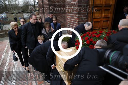 Fijnaart 10 januari 2015                                                                                                     Begrafenis van de vader van Frans en Dorus Bauer; Chris in de kerk in Fijnaart.De moeder van Frans en Mariska en de kinderen zijn natuurlijk aanwezig.