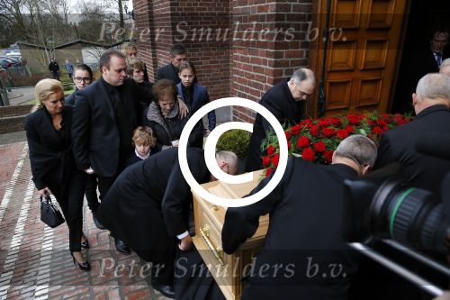 Fijnaart 10 januari 2015                                                                                                     Begrafenis van de vader van Frans en Dorus Bauer; Chris in de kerk in Fijnaart.De moeder van Frans en Mariska en de kinderen zijn natuurlijk aanwezig.
