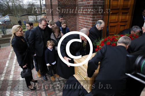 Fijnaart 10 januari 2015                                                                                                     Begrafenis van de vader van Frans en Dorus Bauer; Chris in de kerk in Fijnaart.De moeder van Frans en Mariska en de kinderen zijn natuurlijk aanwezig.