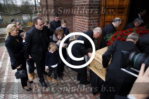 Fijnaart 10 januari 2015                                                                                                     Begrafenis van de vader van Frans en Dorus Bauer; Chris in de kerk in Fijnaart.De moeder van Frans en Mariska en de kinderen zijn natuurlijk aanwezig.