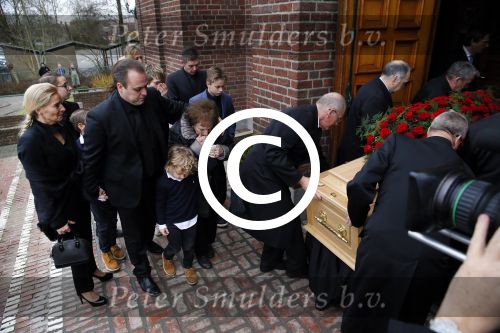 Fijnaart 10 januari 2015                                                                                                     Begrafenis van de vader van Frans en Dorus Bauer; Chris in de kerk in Fijnaart.De moeder van Frans en Mariska en de kinderen zijn natuurlijk aanwezig.