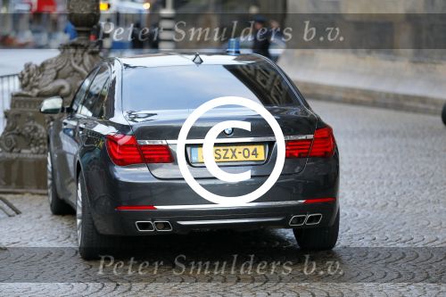 Amsterdam 13 januari 2015
Nieuwjaarsreceptie Koning Willem Alexander en Koningin Maxima in het paleis op de dam.
Geert Wilders vertrekt via de achterkant van het paleis . Zijn beveiliging rijdt in 4 auto\'s
