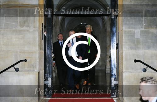 Amsterdam 13 januari 2015
Nieuwjaarsreceptie Koning Willem Alexander en Koningin Maxima in het paleis op de dam.
Geert Wilders vertrekt via de achterkant van het paleis . Zijn beveiliging rijdt in 4 auto\'s