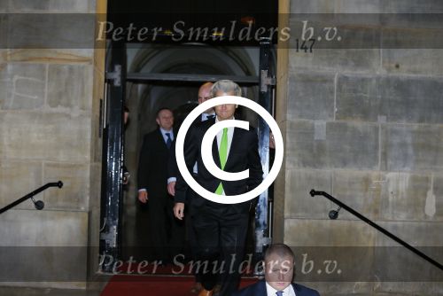 Amsterdam 13 januari 2015
Nieuwjaarsreceptie Koning Willem Alexander en Koningin Maxima in het paleis op de dam.
Geert Wilders vertrekt via de achterkant van het paleis . Zijn beveiliging rijdt in 4 auto\'s