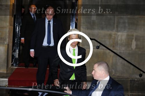 Amsterdam 13 januari 2015
Nieuwjaarsreceptie Koning Willem Alexander en Koningin Maxima in het paleis op de dam.
Geert Wilders vertrekt via de achterkant van het paleis . Zijn beveiliging rijdt in 4 auto\'s