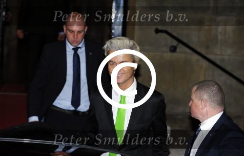 Amsterdam 13 januari 2015
Nieuwjaarsreceptie Koning Willem Alexander en Koningin Maxima in het paleis op de dam.
Geert Wilders vertrekt via de achterkant van het paleis . Zijn beveiliging rijdt in 4 auto\'s