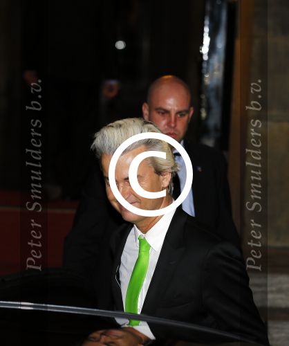 Amsterdam 13 januari 2015
Nieuwjaarsreceptie Koning Willem Alexander en Koningin Maxima in het paleis op de dam.
Geert Wilders vertrekt via de achterkant van het paleis . Zijn beveiliging rijdt in 4 auto\'s
